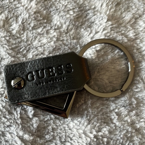Guess keychain - Picture 5 of 6